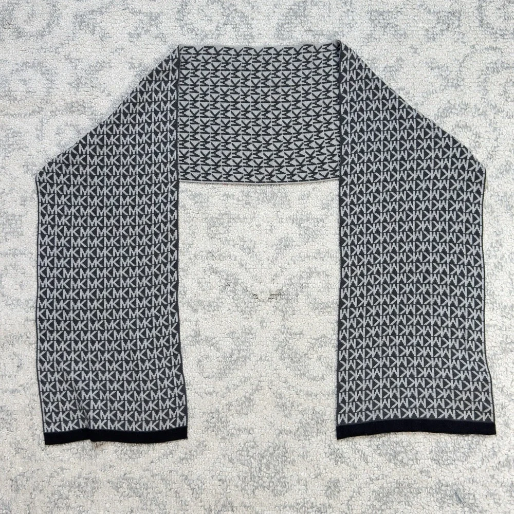 MICHAEL KORS Women's Knit Scarf MK Logo Monogram Gray Black‎